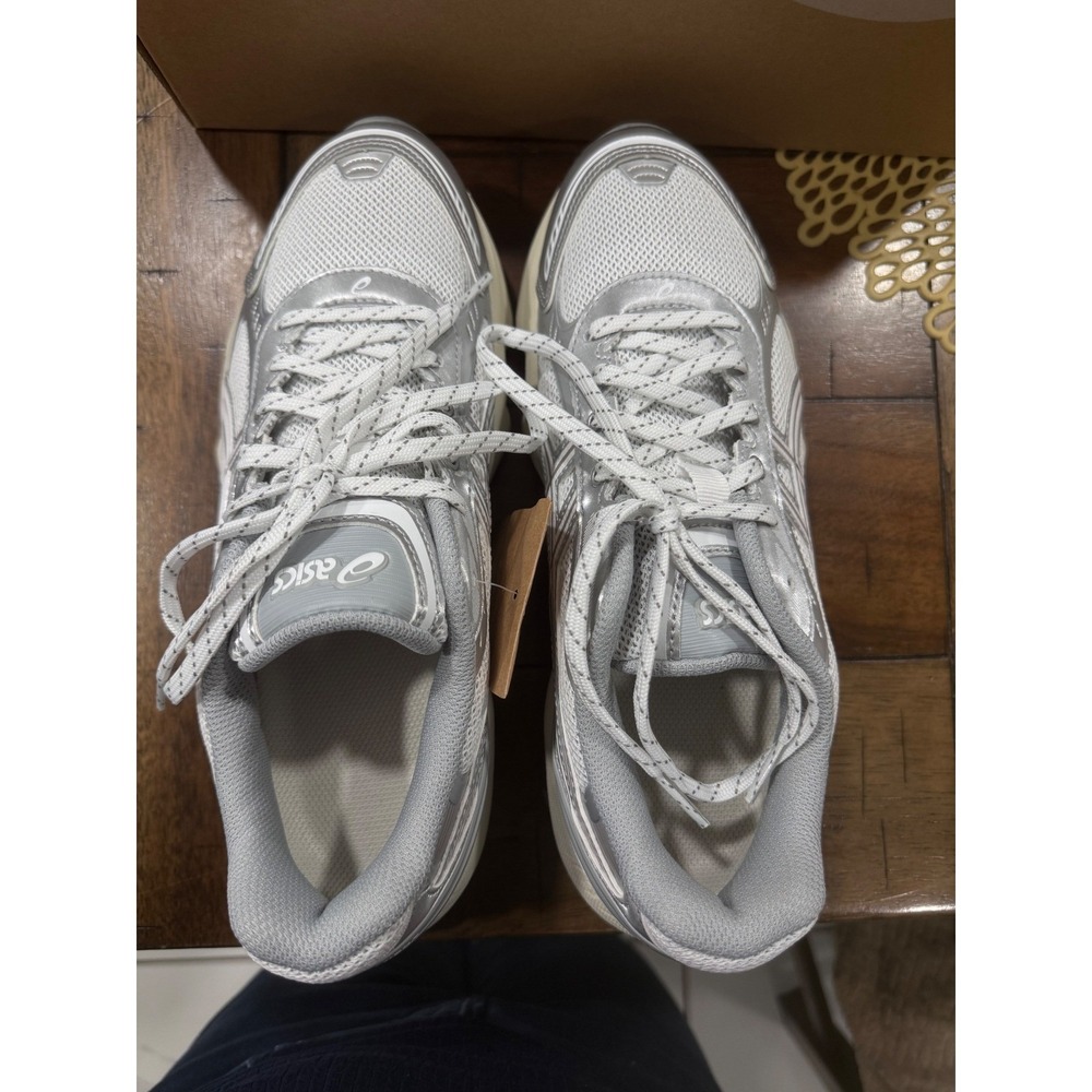 Asics Gel-Kinetic Fluent White Shoes 1203A591-101 Mens 6 Womens 7.5 NEW - Picture 2 of 5